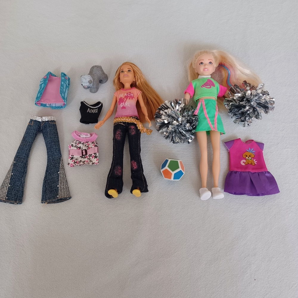 Barbie Doll Cheerleader Set with Outfits - Picture 5 of 14